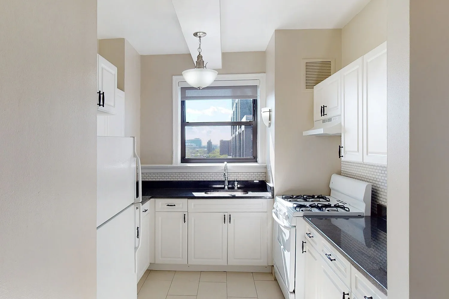 Windermere House — Photo 1