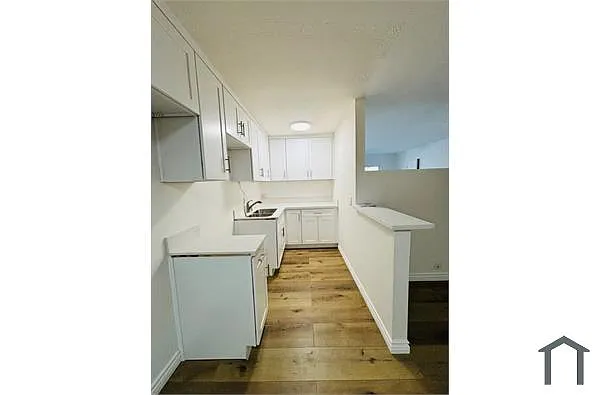 Building Photo - 10635 Sherman Grove Ave #5