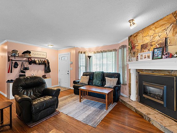 5th image of 22760 Balabanian Cir