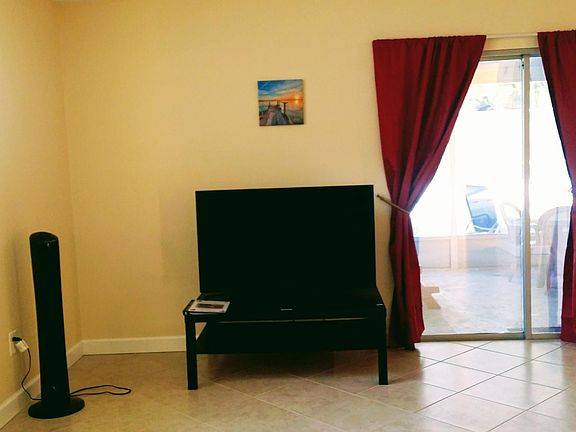 4th image of 631 Parkwood Ave #1