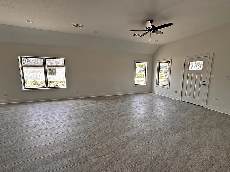 236 Wolf Den Ln — Photo 4