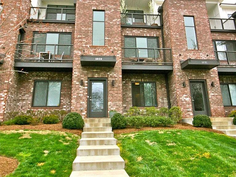 1029 Chester Ave — Photo 1