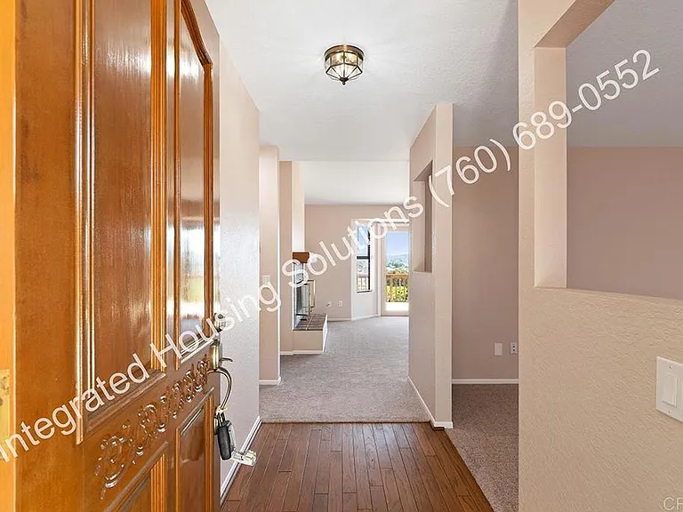 945 Pinon St — Photo 5