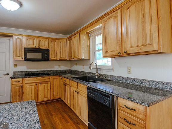 5th image of 239 Hendry Ln
