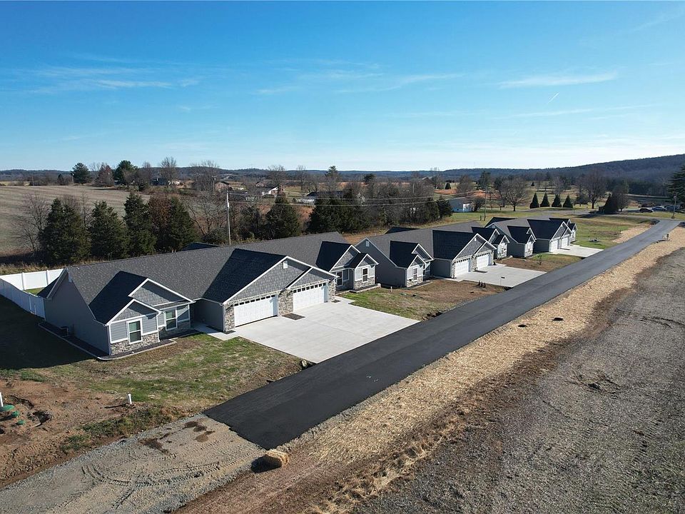 2nd image of 5 Ivy Ln