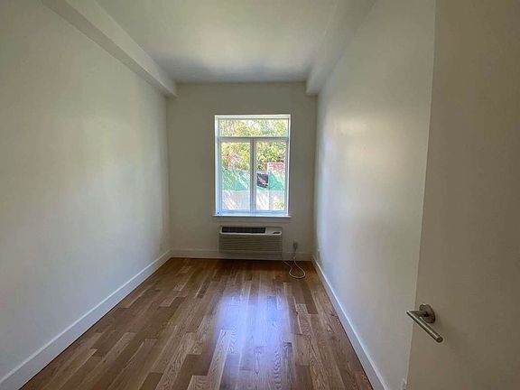 3rd image of 91 Varet St #3V