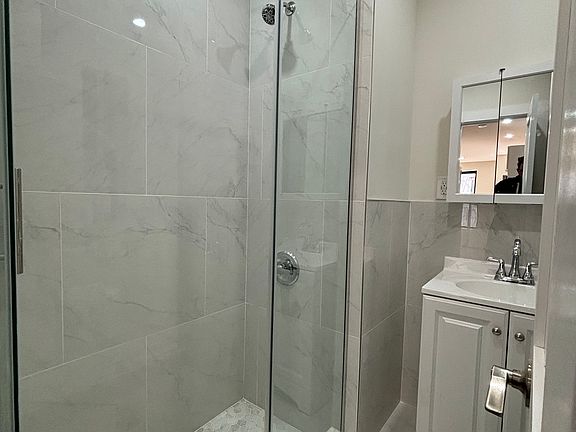 3rd image of 334 E 91st St APT 3R