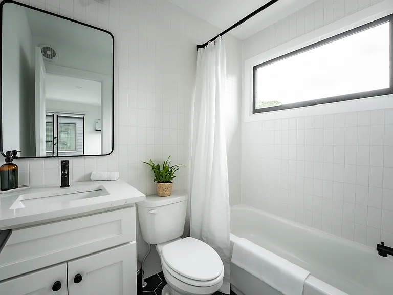 160 Holtzclaw St SE #A — Photo 15