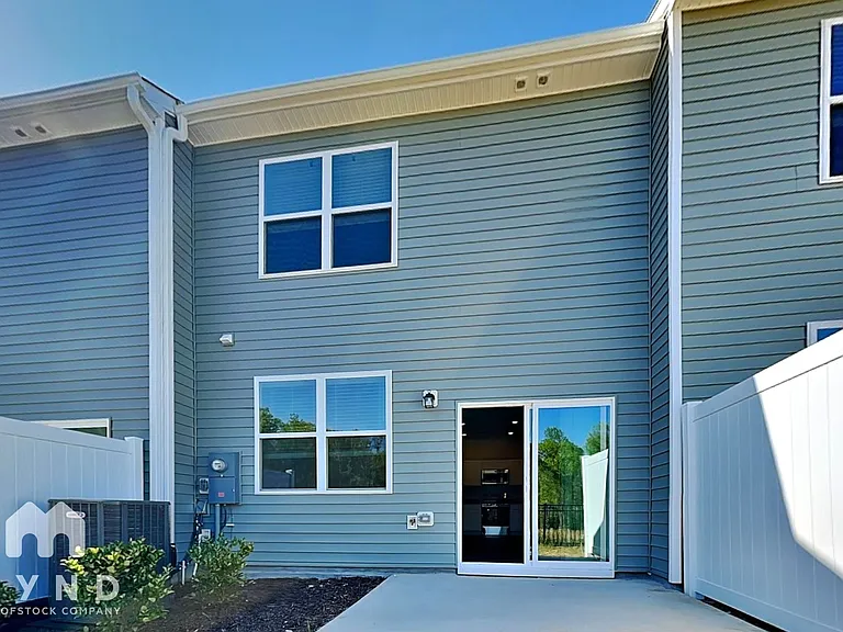 1303 Tofino Dr — Photo 16