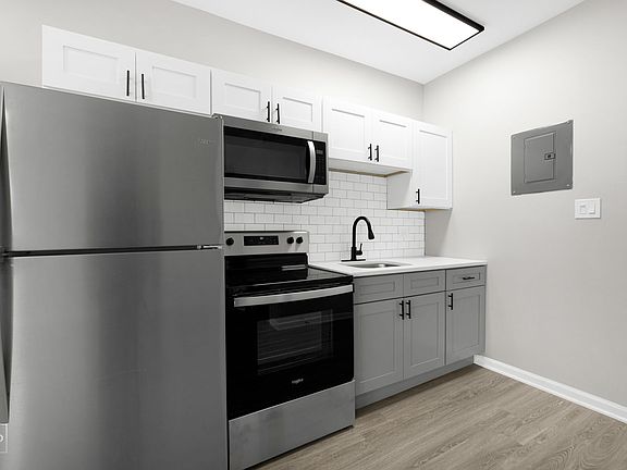 2nd image of 4901 S Drexel Blvd APT 104