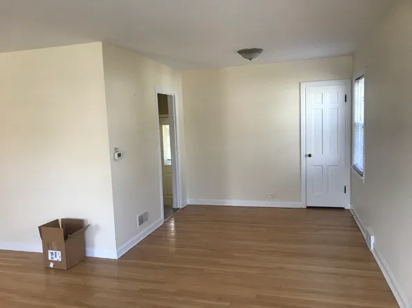 8060 Elmwood St, Skokie, IL 60077