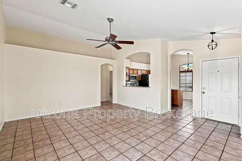 3 bed, 2.0 bath, 1266 sqft, $1,845 — Photo 3