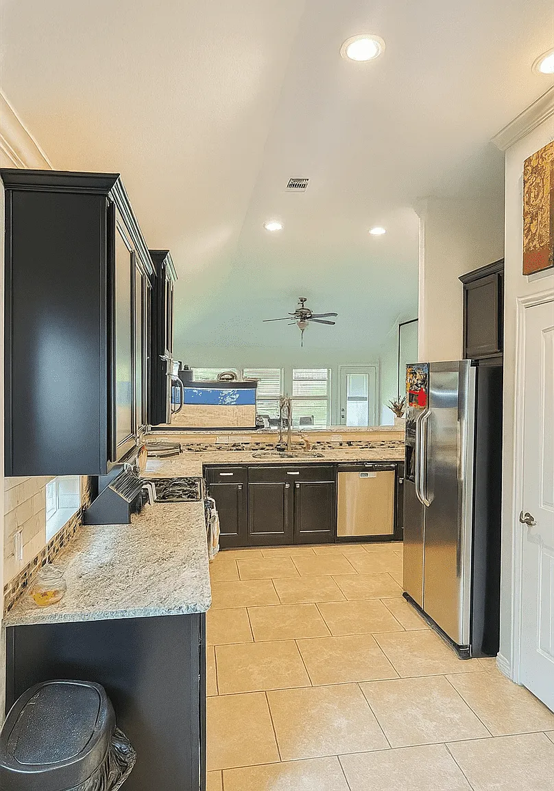 4 bed, 2144 sqft, $2,300 — Photo 2