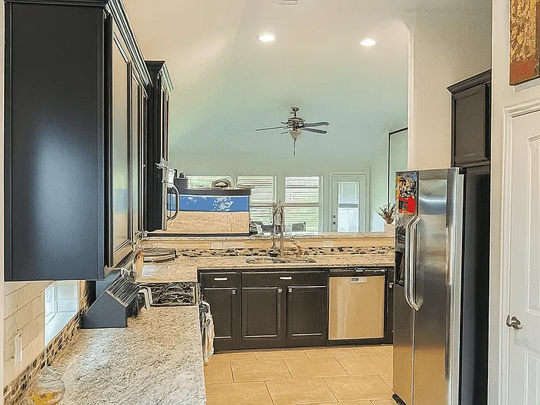 21399 Hunter Hart Dr — Photo 2