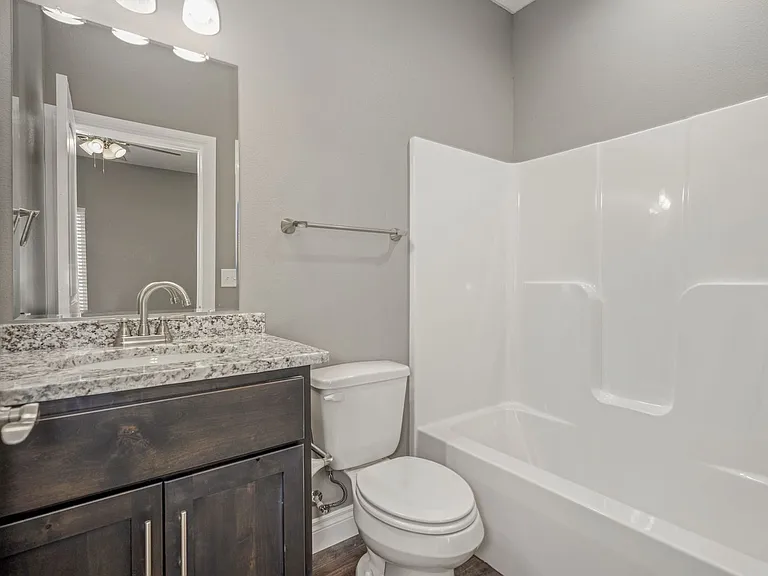566 Pineview St — Photo 8