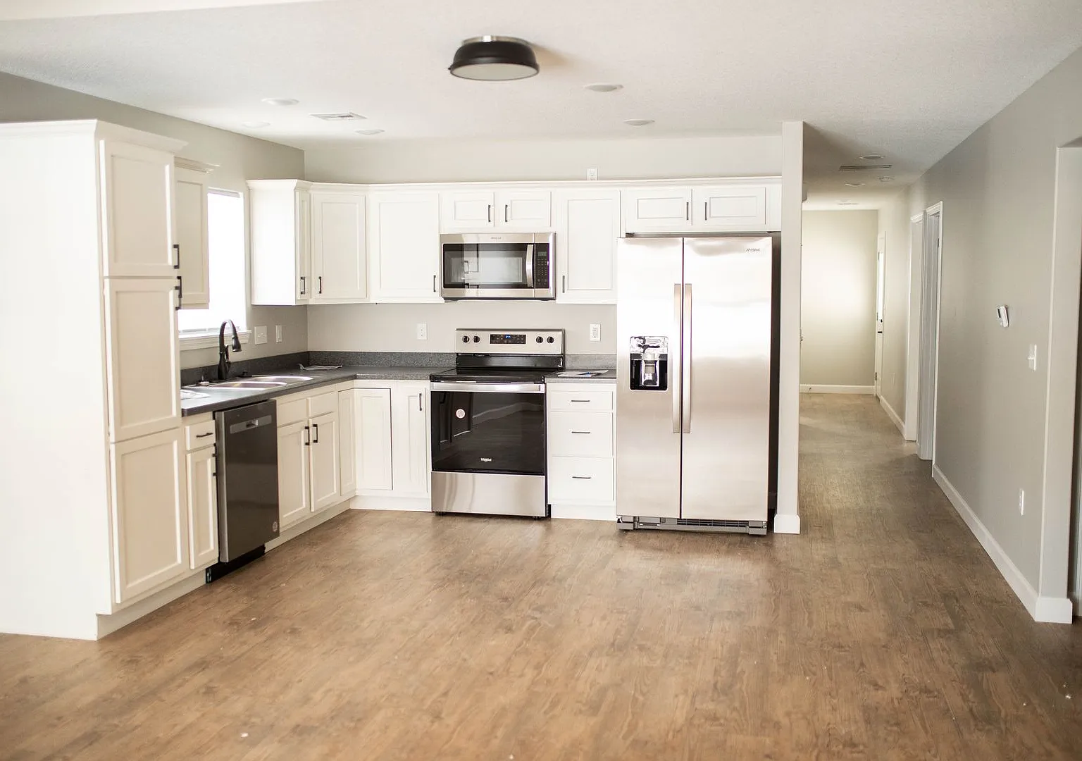 3 bed, $1,800 — Photo 4