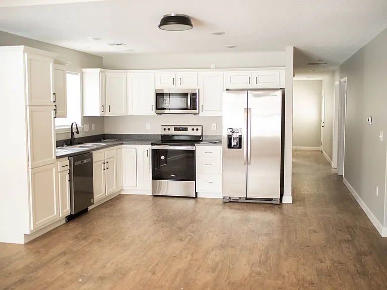 1612 Green Valley Cir — Photo 4