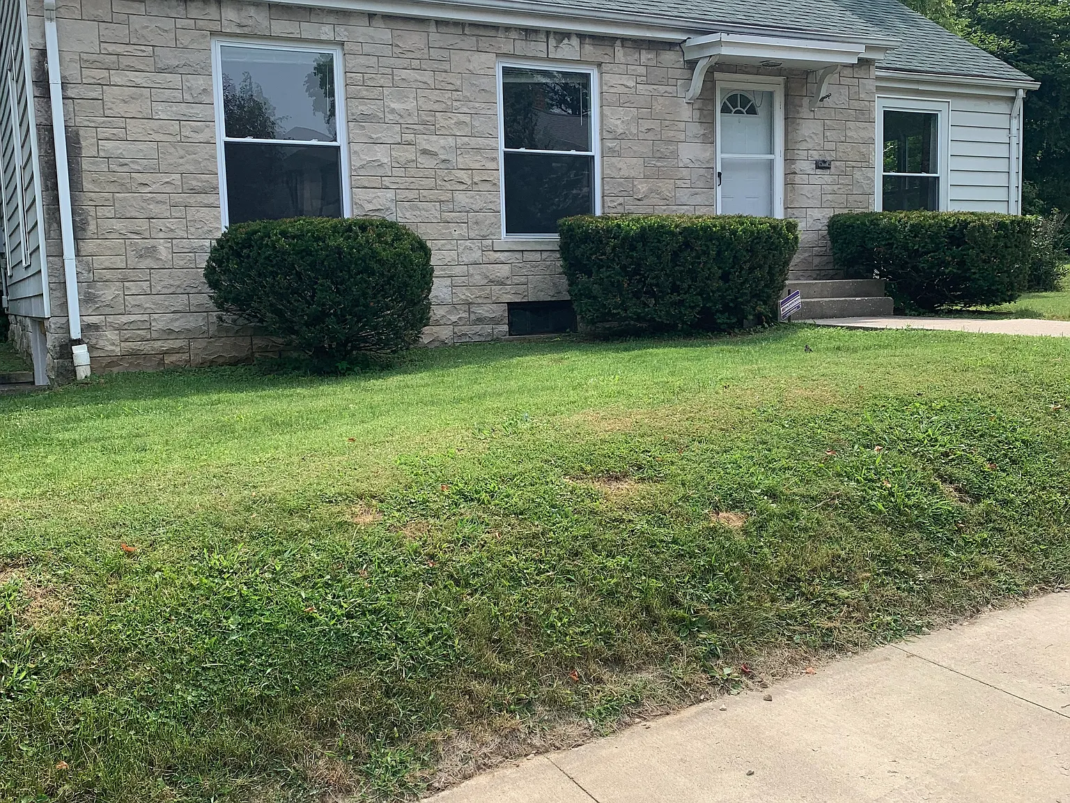 3 bed, 1208 sqft, $2,400 — Photo 2