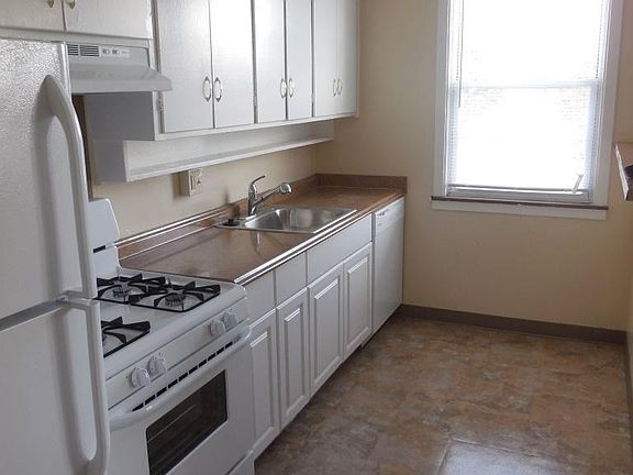 3rd image of 3630 Warrensville Center Rd APT 16B