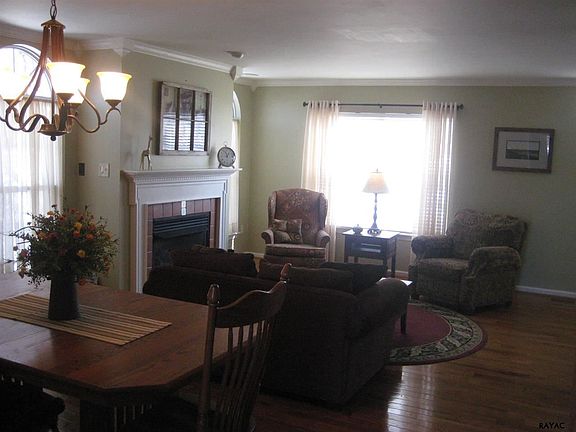 3rd image of 16028 Sherwin Ct