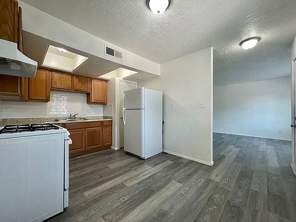 3rd image of 11100 Ventura Pl NE #D