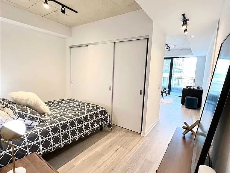 55 Ontario St #811 — Photo 4