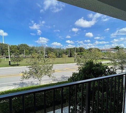 4th image of 10600 NW 88th St APT 202