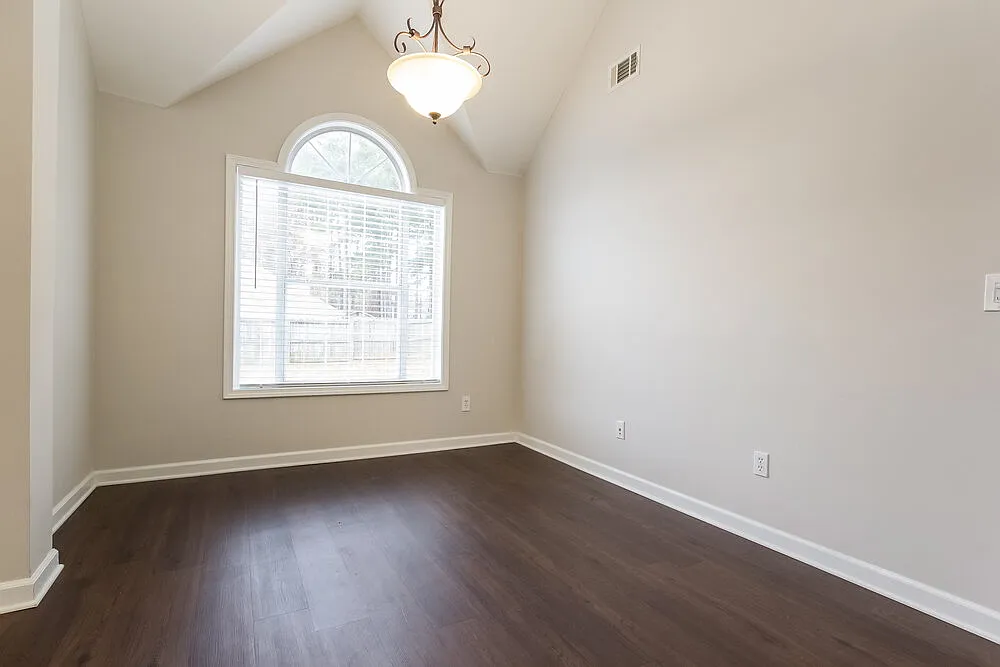 3 bed, 2.0 bath, 1635 sqft, $2,130 — Photo 4