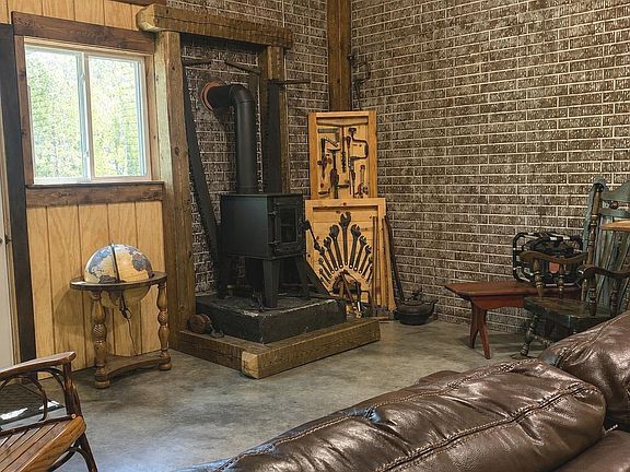 5th image of 326 Skywood Ln