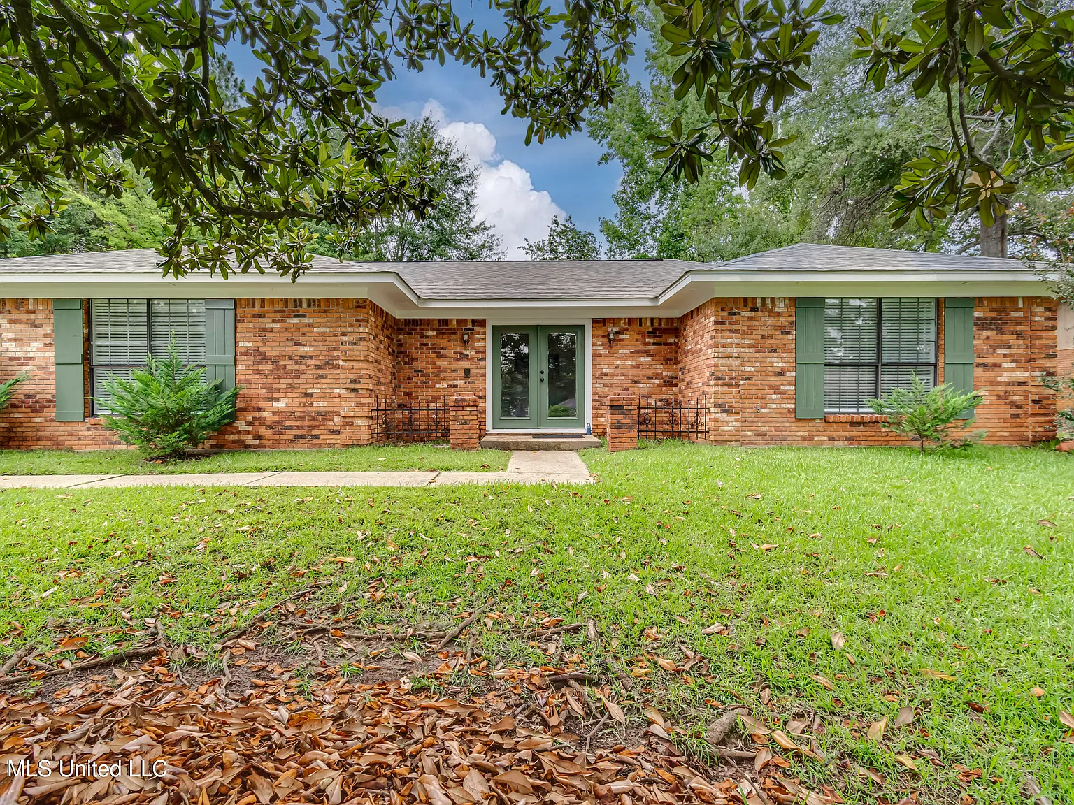 3 bed, 2.0 bath, 2320 sqft, $2,100 — Photo 4