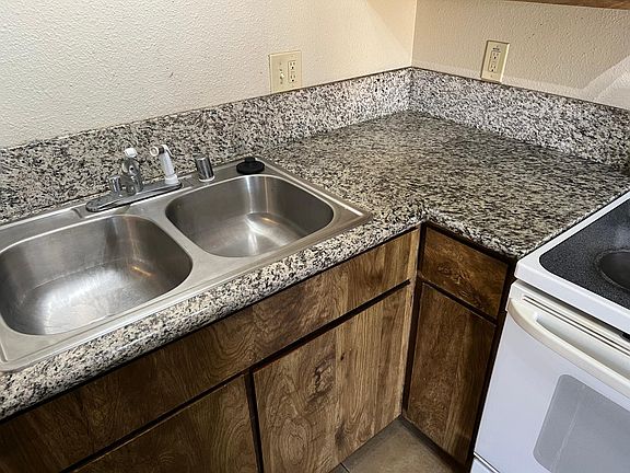 5th image of 3812 Westporter Dr