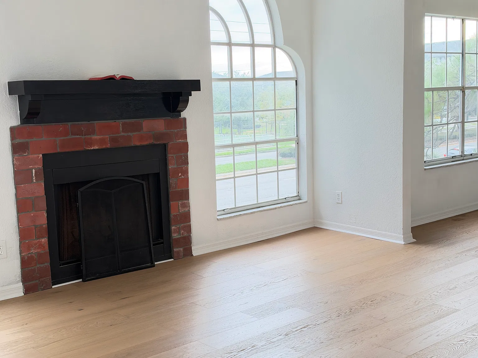 3 bed, 1365 sqft, $2,100 — Photo 2