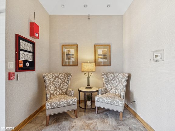 2nd image of 14 S Ashland Ave APT 404