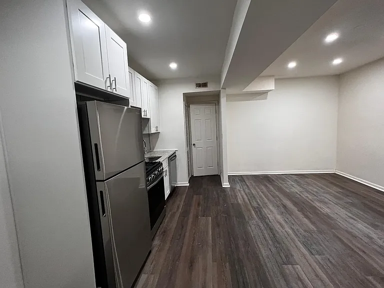 1522 V St SE #4 — Photo 2