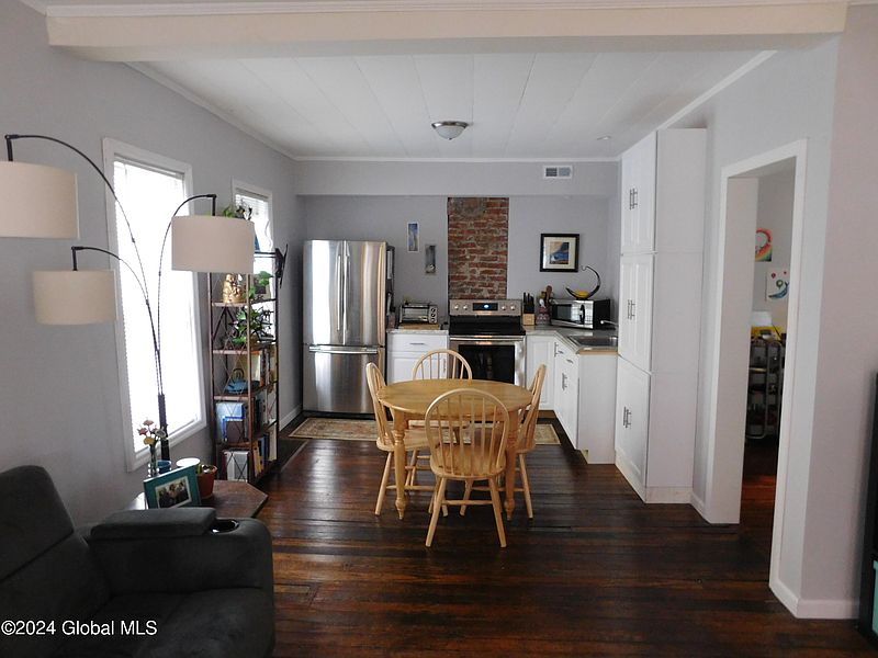 3rd image of 11 Ingersoll Avenue