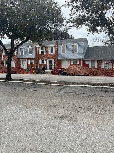 1st image of 933 Roaring Springs Rd