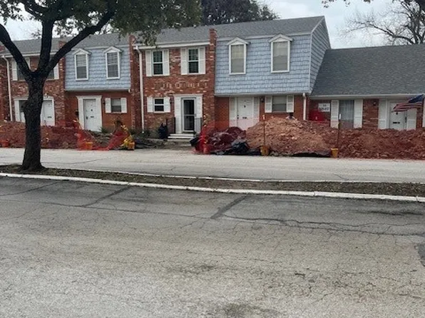 933 Roaring Springs Rd, Fort Worth, TX 76114