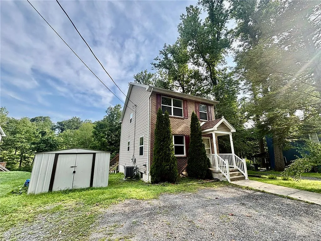 3 bed, 1.5 bath, 1700 sqft, $2,200 — Photo 1