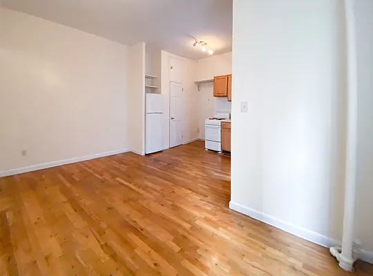 Rented by Kahen Properties | media 3