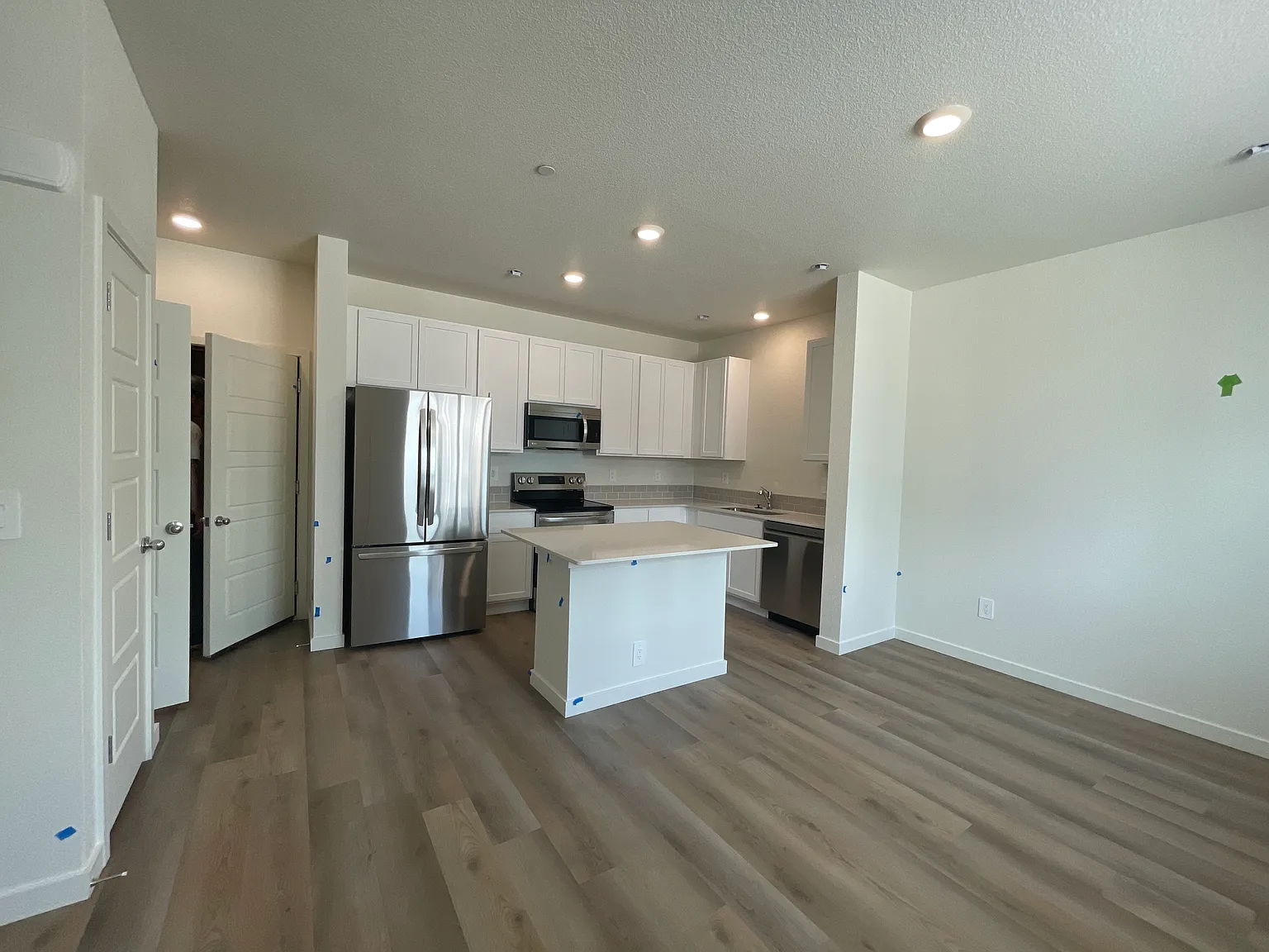 3 bed, 1190 sqft, $2,099 — Photo 3