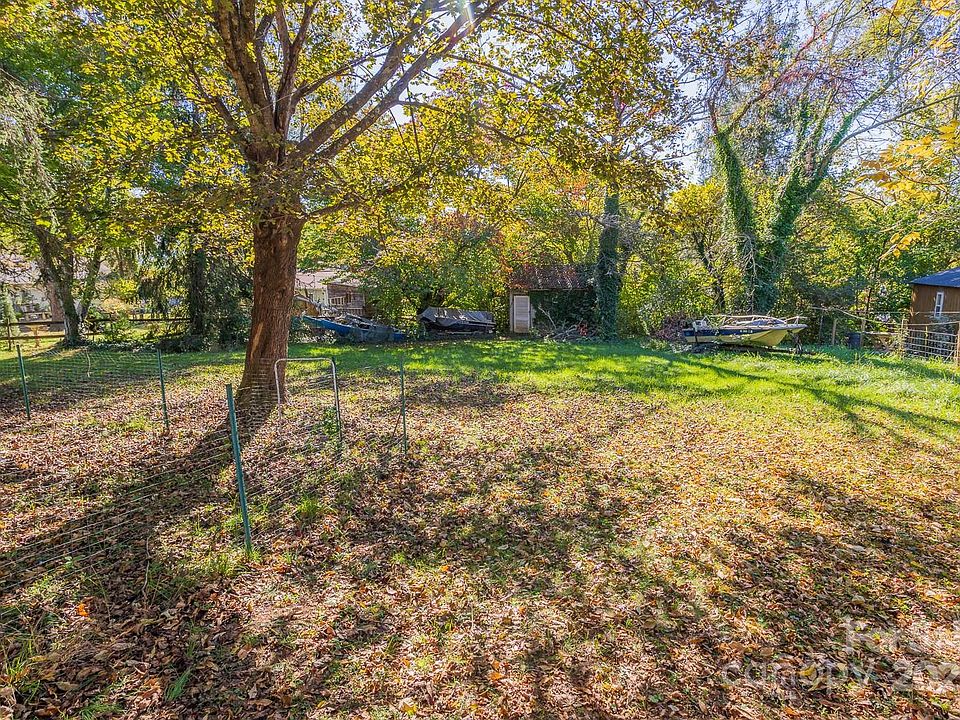 2nd image of 303 Pole Creasman Rd