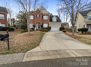 621 Ravenglass Dr, Fort Mill, SC 29715