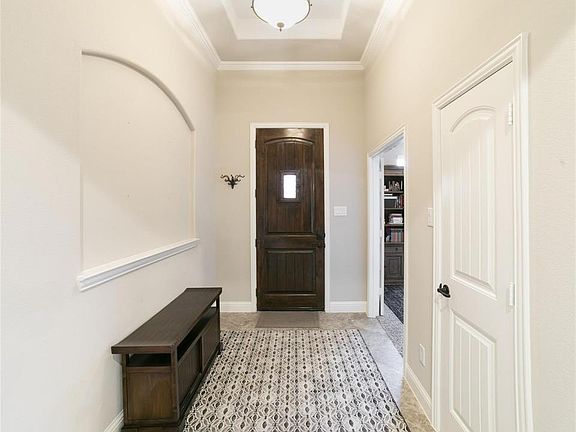2nd image of 1804 Woodlawn Trl
