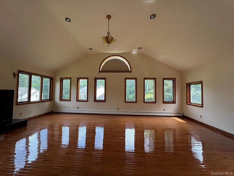 227 Beverly Rd — Photo 16