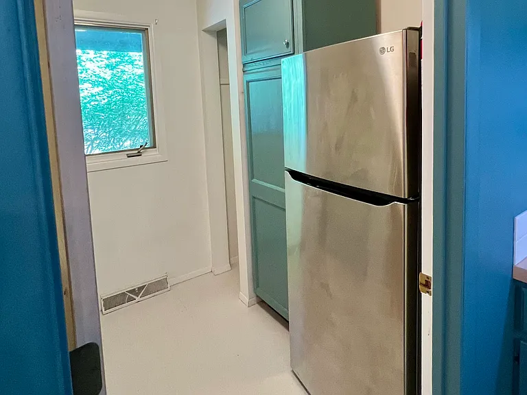 5900 Sylvan Rd — Photo 12