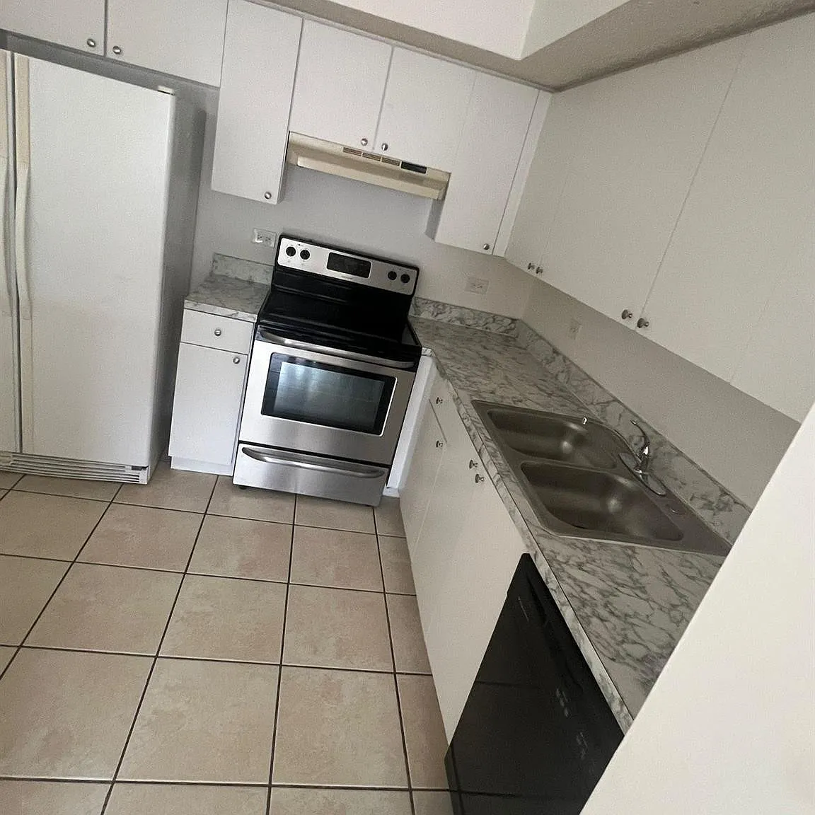 2 bed, 1.0 bath, 749 sqft, $1,900 — Photo 3