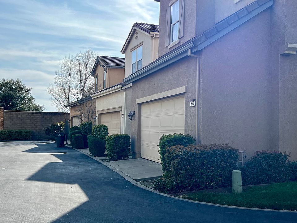 2nd image of 660 Wapello Cir