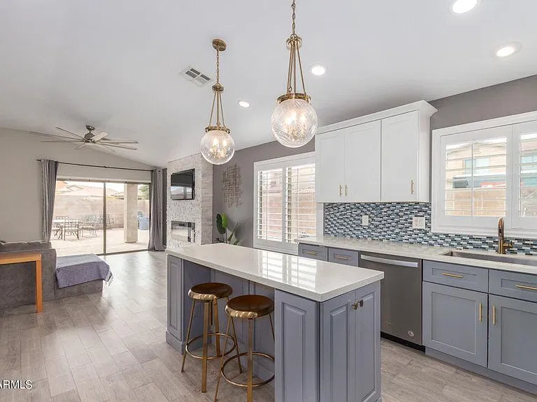 1265 W Fruit Tree Ln — Photo 2