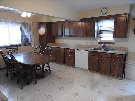 4th image of 15511 Agnes Blvd