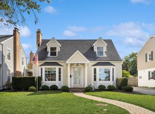 805 S Hamlin Ave, Park Ridge, IL 60068